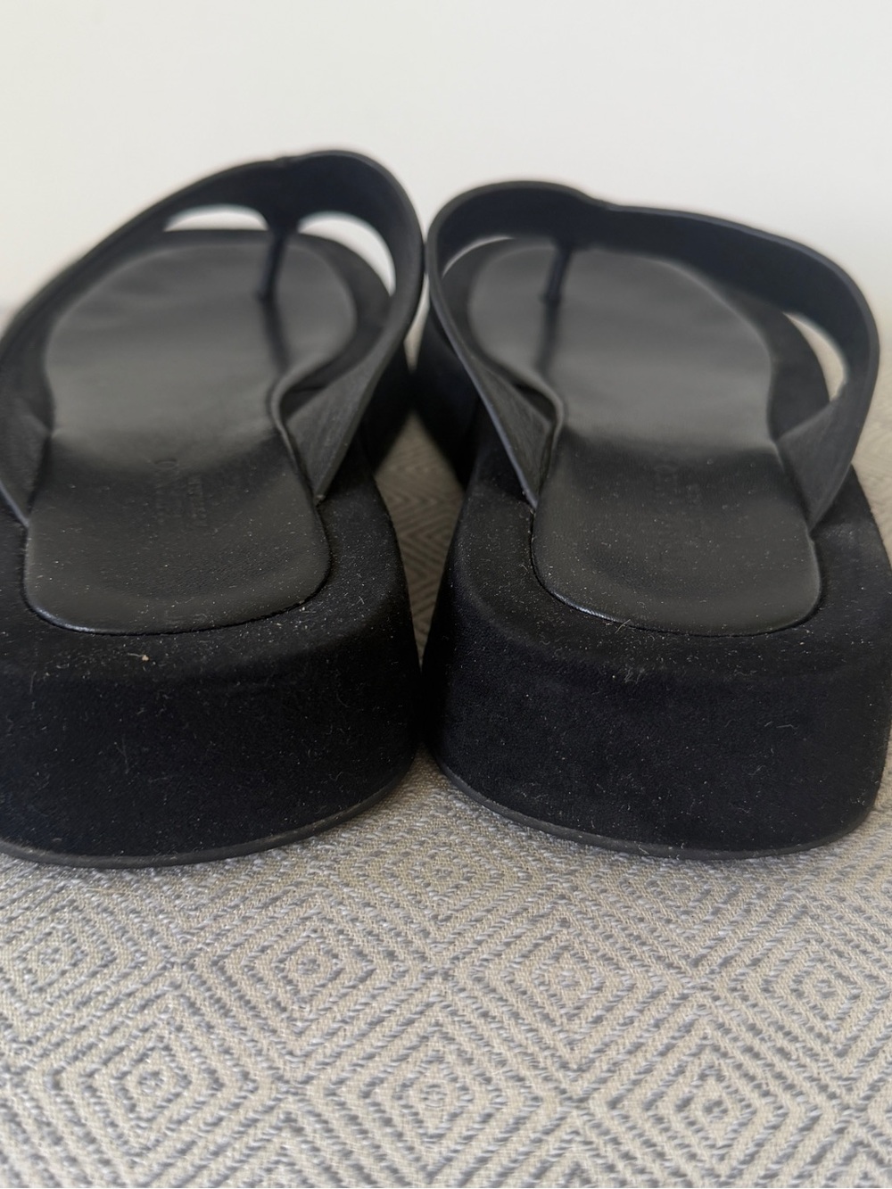 Tony Bianco Black Platform Flip Flop Sandals - Picture 5 of 7